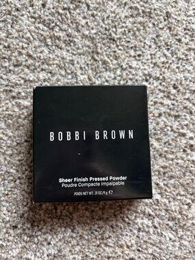 Bobbi Brown Sheer Finish Pressed Powder soft porcelain